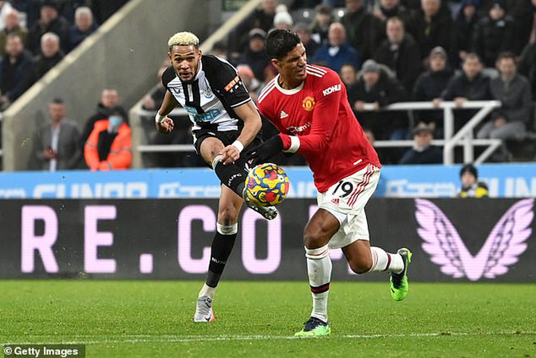 C.Ronaldo bị chỉ trích sau khi Man Utd hòa thất vọng Newcastle - 1