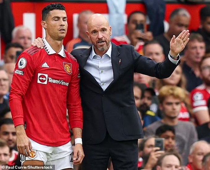 HLV Ten Hag tố Ronaldo đâm dao sau lưng mình để rời Man Utd - 1