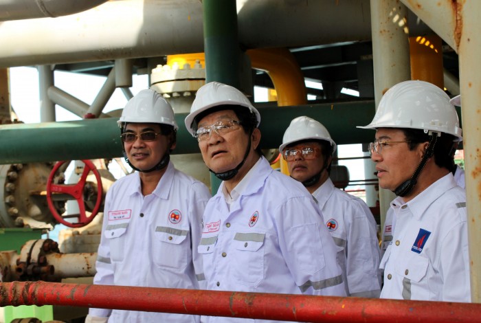 chum anh chu tich nuoc tham va chuc tet nguoi lao dong tren cac cong trinh bien cua vietsovpetro