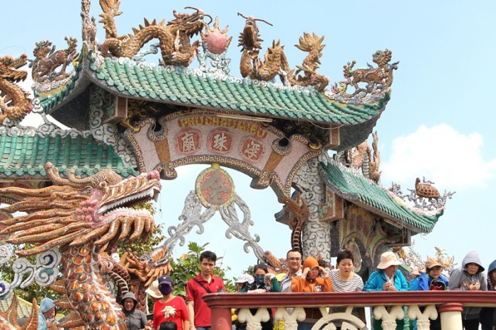 can canh ngoi mieu noi doc dao o sai gon
