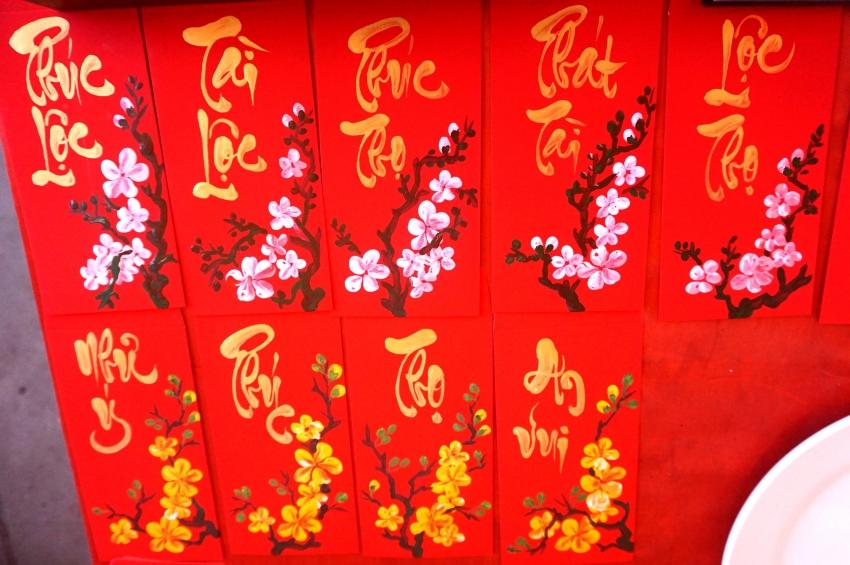 Độc đáo thư pháp trên trái cây và phong bao lì xì Tết doc dao thu phap tren trai cay va phong bao li xi tet