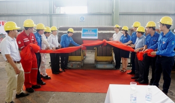 Gắn biển công trình thanh niên “Cuốn ống thép Chân đế và Khối thượng tầng cho dự án Cá Tầm”