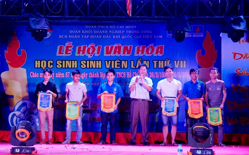 chum anh le hoi van hoa hoc sinh sinh vien dau khi lan thu vii
