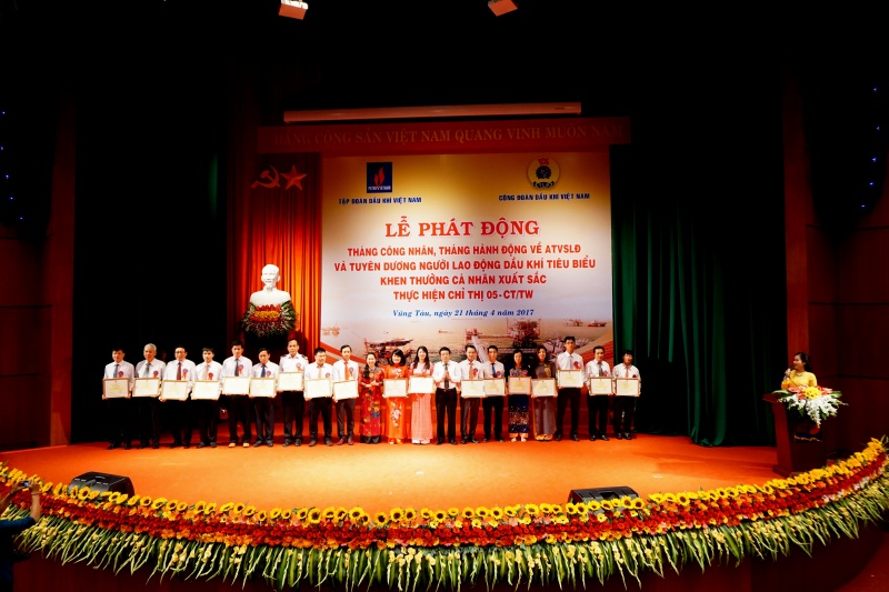 le phat dong thang cong nhan va tuyen duong nguoi lao dong dau khi tieu bieu