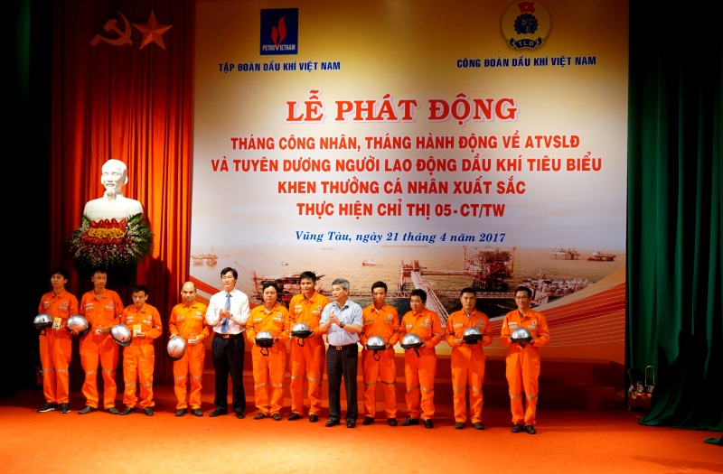 le phat dong thang cong nhan va tuyen duong nguoi lao dong dau khi tieu bieu