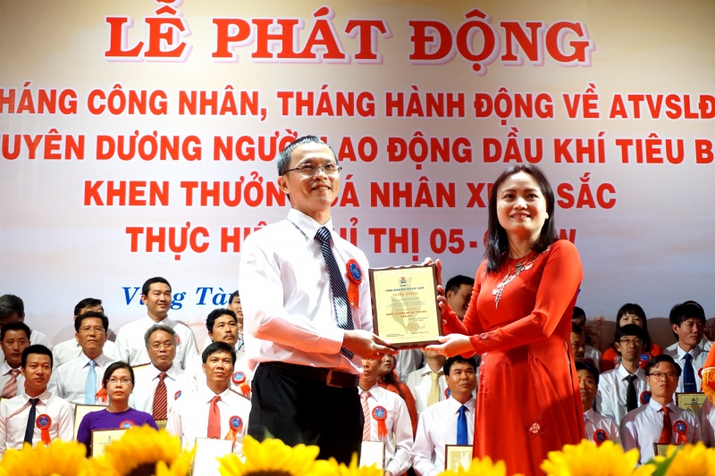 le phat dong thang cong nhan va tuyen duong nguoi lao dong dau khi tieu bieu