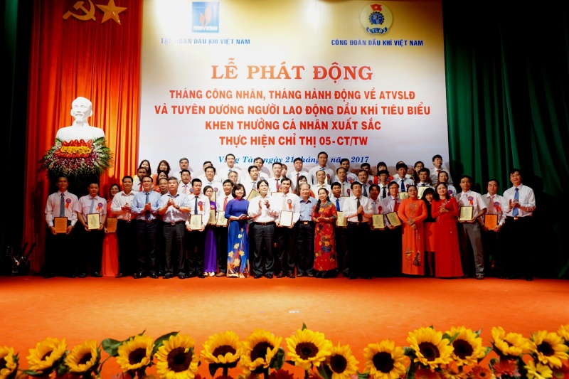 le phat dong thang cong nhan va tuyen duong nguoi lao dong dau khi tieu bieu