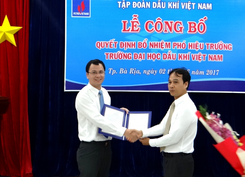 pvn trao quyet dinh bo nhiem pho hieu truong dai hoc dau khi viet nam