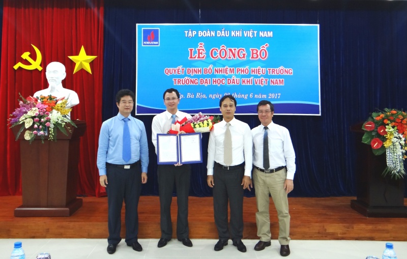 pvn trao quyet dinh bo nhiem pho hieu truong dai hoc dau khi viet nam