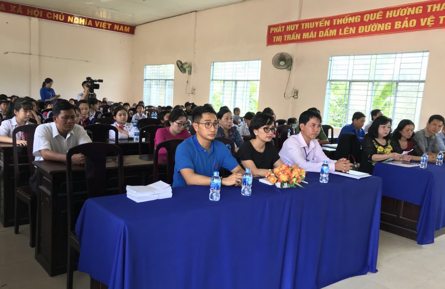 trao nhieu suat hoc bong cho hoc sinh ngheo hieu hoc huyen chau thanh tinh hau giang