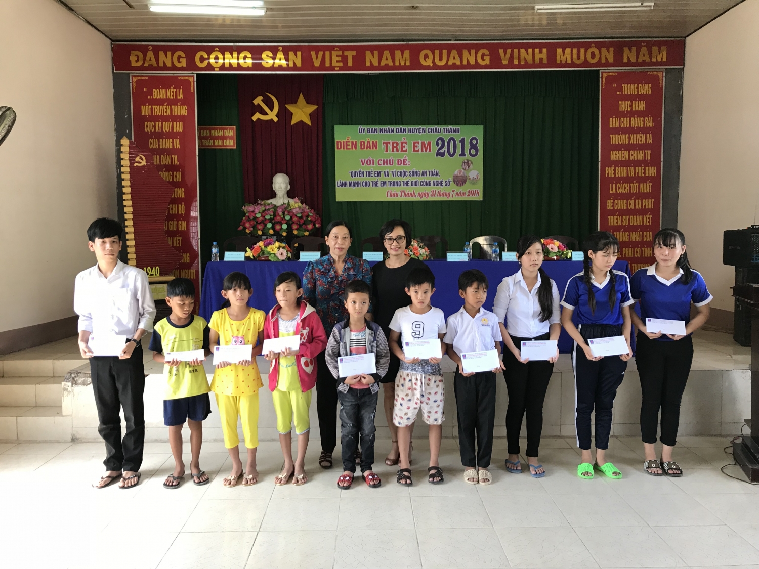 trao nhieu suat hoc bong cho hoc sinh ngheo hieu hoc huyen chau thanh tinh hau giang