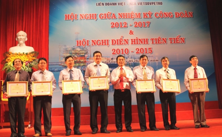 Vietsovpetro tôn vinh gương điển hình xuất sắc