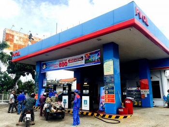 [Chùm ảnh] PVOIL giảm giá bán lẻ xăng dầu mừng Ngày Quốc khánh 2/9