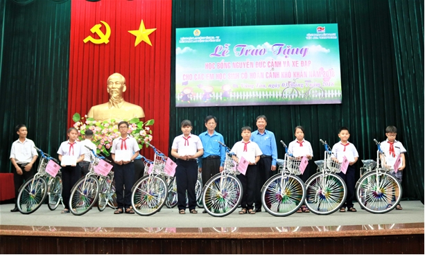 cong doan vietsovpetro tang 100 xe dap cho hoc sinh co hoan canh kho khan tinh ba ria vung tau