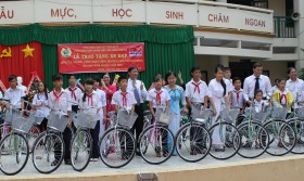 Công đoàn Vietsovpetro tặng 200 xe đạp cho học sinh nghèo hiếu học