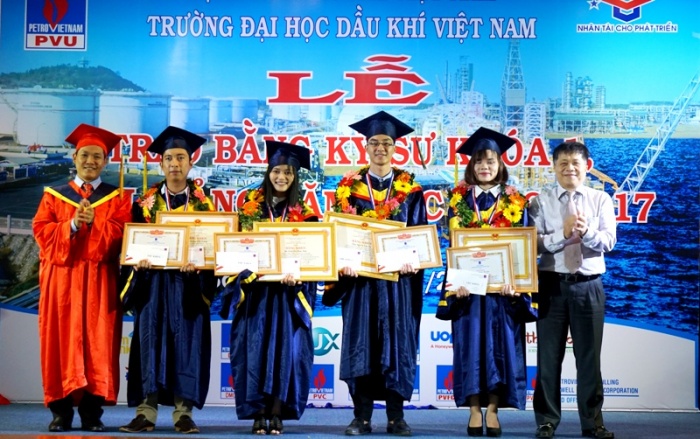 trao bang tot nghiep cho 124 sinh vien khoa i va khai giang nam hoc 2016 2017
