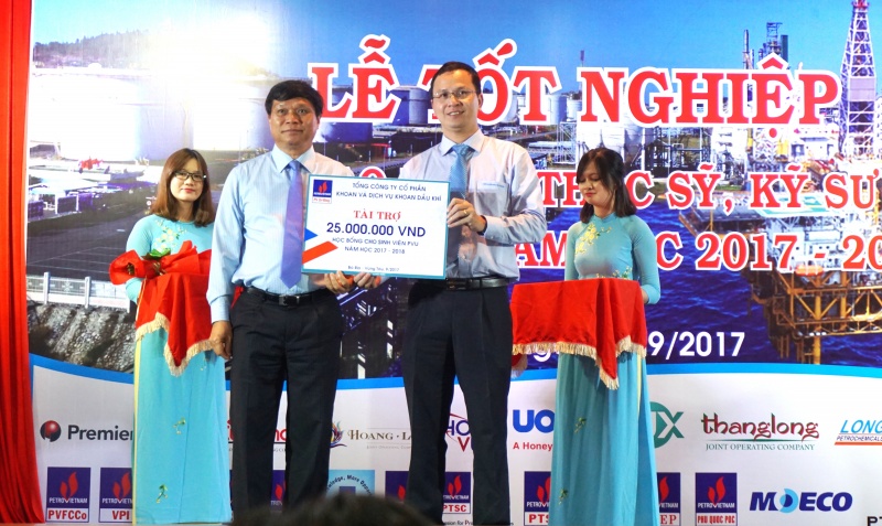 dai hoc dau khi viet nam trao bang thac si ky su va khai giang nam hoc moi