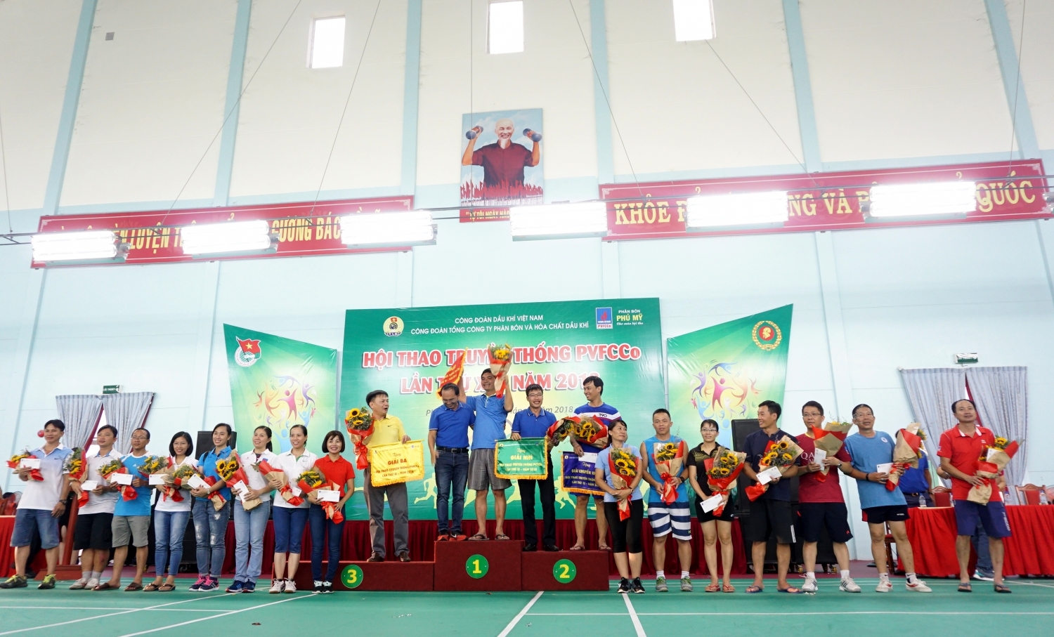 715 van dong vien tham du hoi thao truyen thong pvfcco lan thu xi