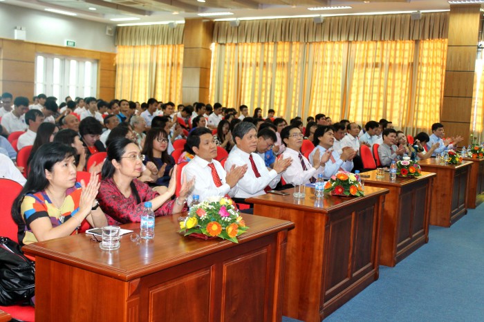 pvu ky niem 5 nam thanh lap va chao mung ngay nha giao viet nam