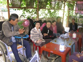 Người “cho” chứ không chỉ nhận