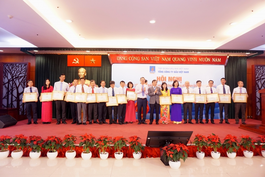 pvoil hoan thanh xuat sac nhiem vu nam 2017