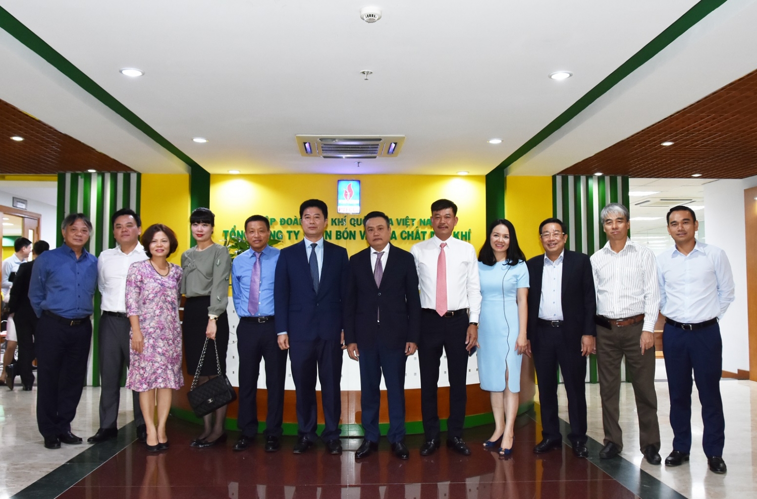 dong chi nguyen tien vinh nhan nhiem vu bi thu dang uy pvfcco