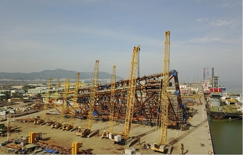 Vietsovpetro dựng Panel Row 2 cho chân đế Sao Vàng