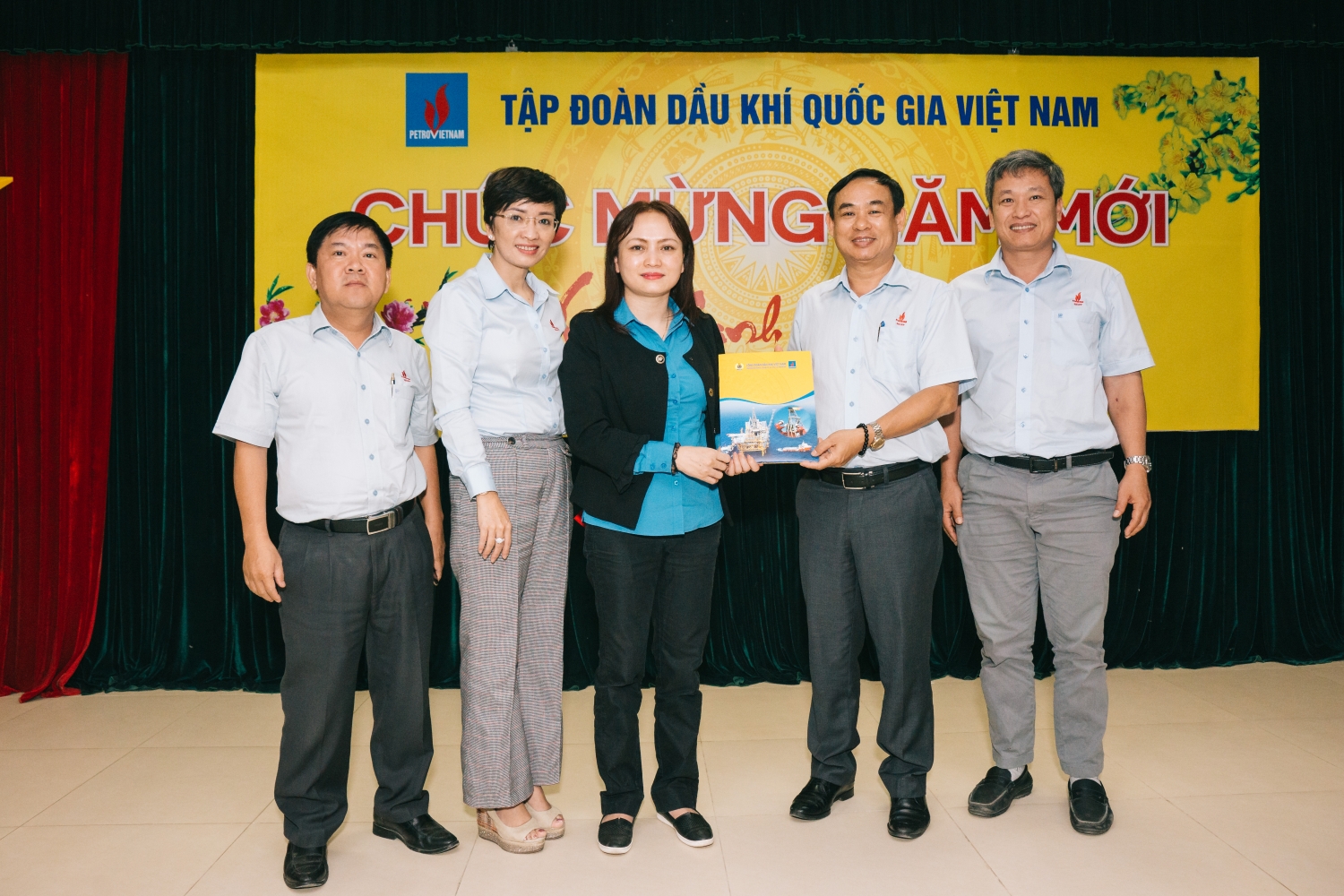 tet sum vay xuan nghia tinh dau khi tren cong truong du an nmnd song hau 1