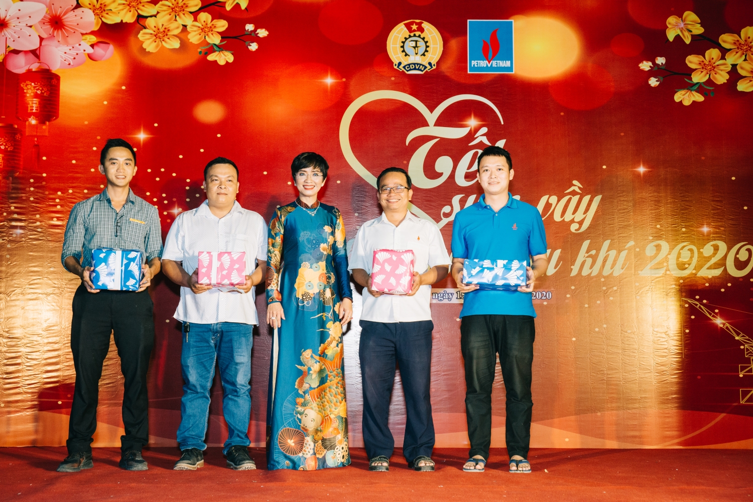 tet sum vay xuan nghia tinh dau khi tren cong truong du an nmnd song hau 1