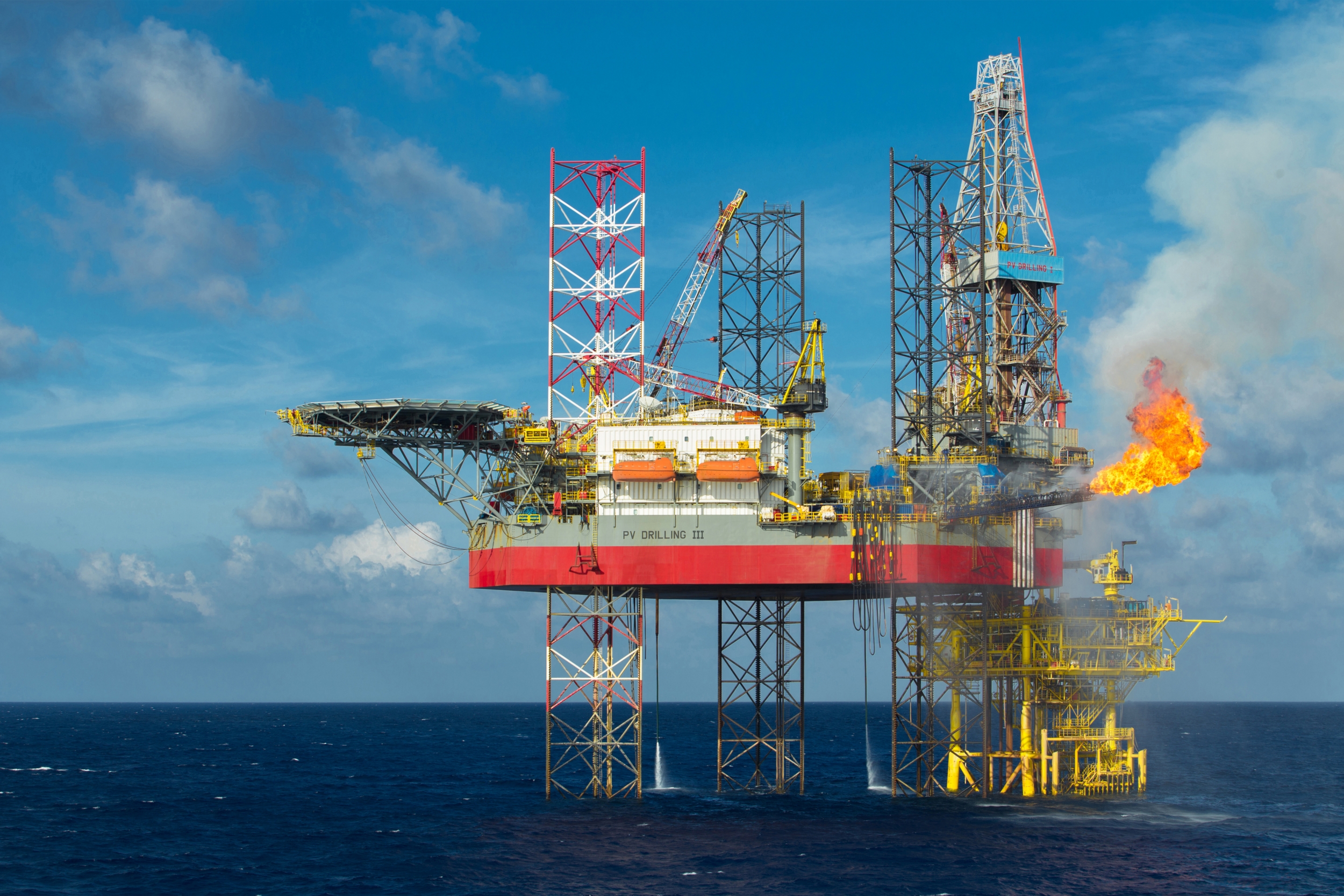 PV Drilling ký hợp đồng cung cấp giàn khoan PV DRILLING III