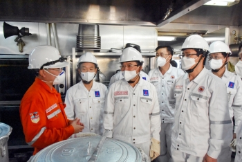 Lãnh đạo Đảng ủy Khối DNTW, tỉnh Bà Rịa - Vũng Tàu và Petrovietnam thăm và làm việc tại giàn CNTT 3