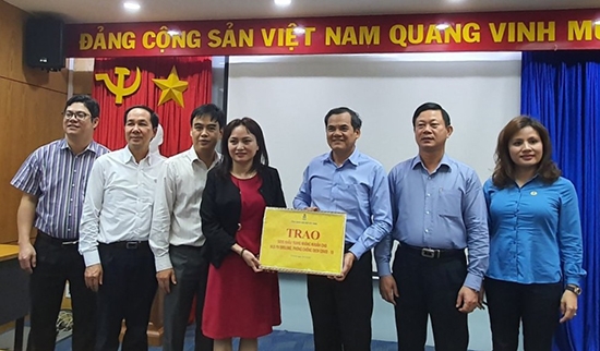 cd dkvn trao 5000 khau trang vai diet khuan cho nguoi lao dong pv drilling