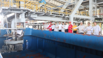 Phân bón Cà Mau nhộn nhịp không khí bán hàng đầu năm