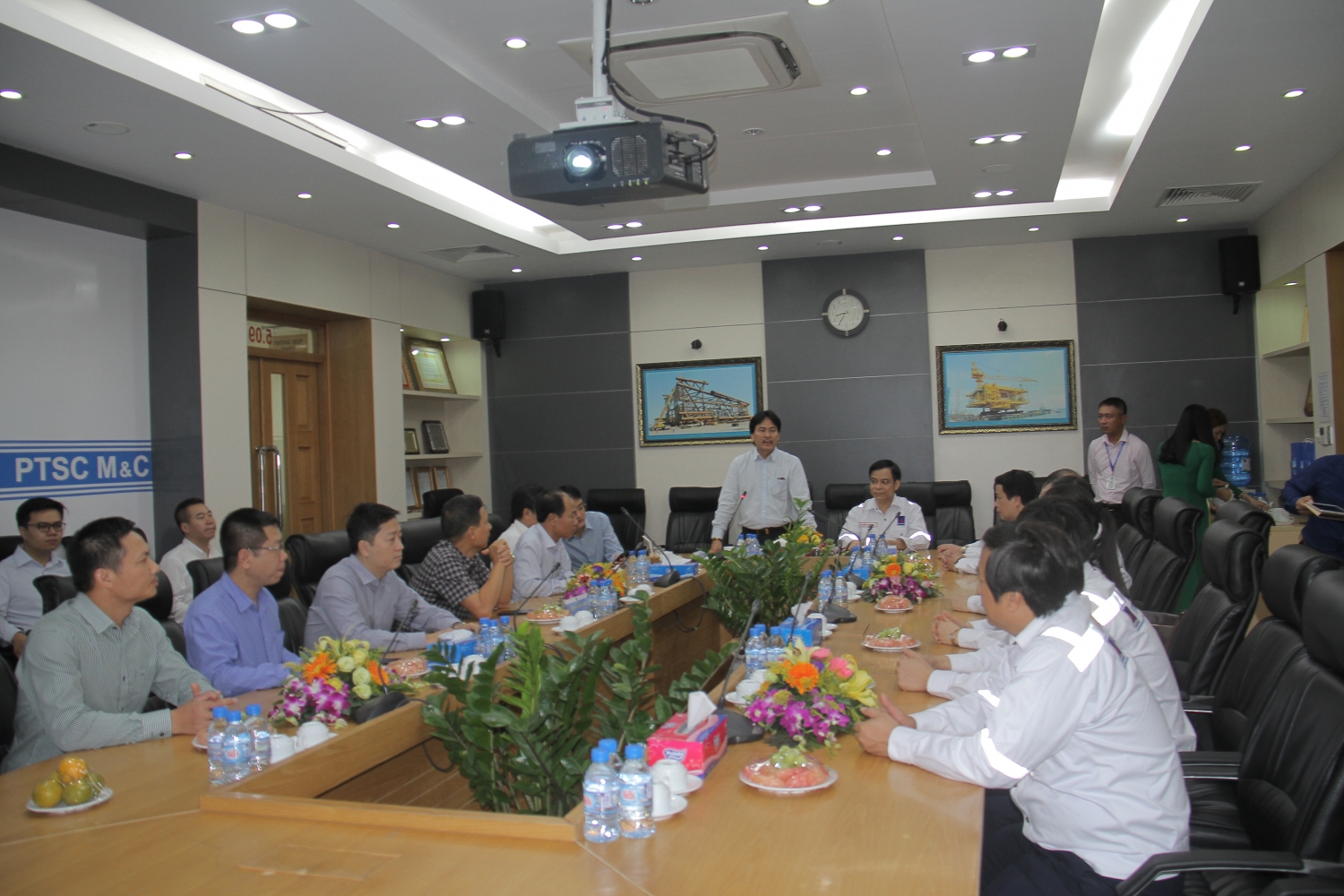 Lãnh đạo tỉnh Phú Thọ thăm và làm việc tại các công trình dầu khí PTSC lanh dao tinh phu tho tham va lam viec tai cac cong trinh dau khi ptsc