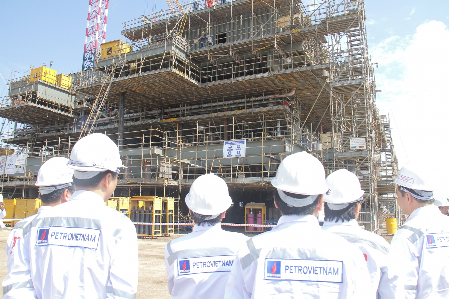 Lãnh đạo tỉnh Phú Thọ thăm và làm việc tại các công trình dầu khí PTSC lanh dao tinh phu tho tham va lam viec tai cac cong trinh dau khi ptsc