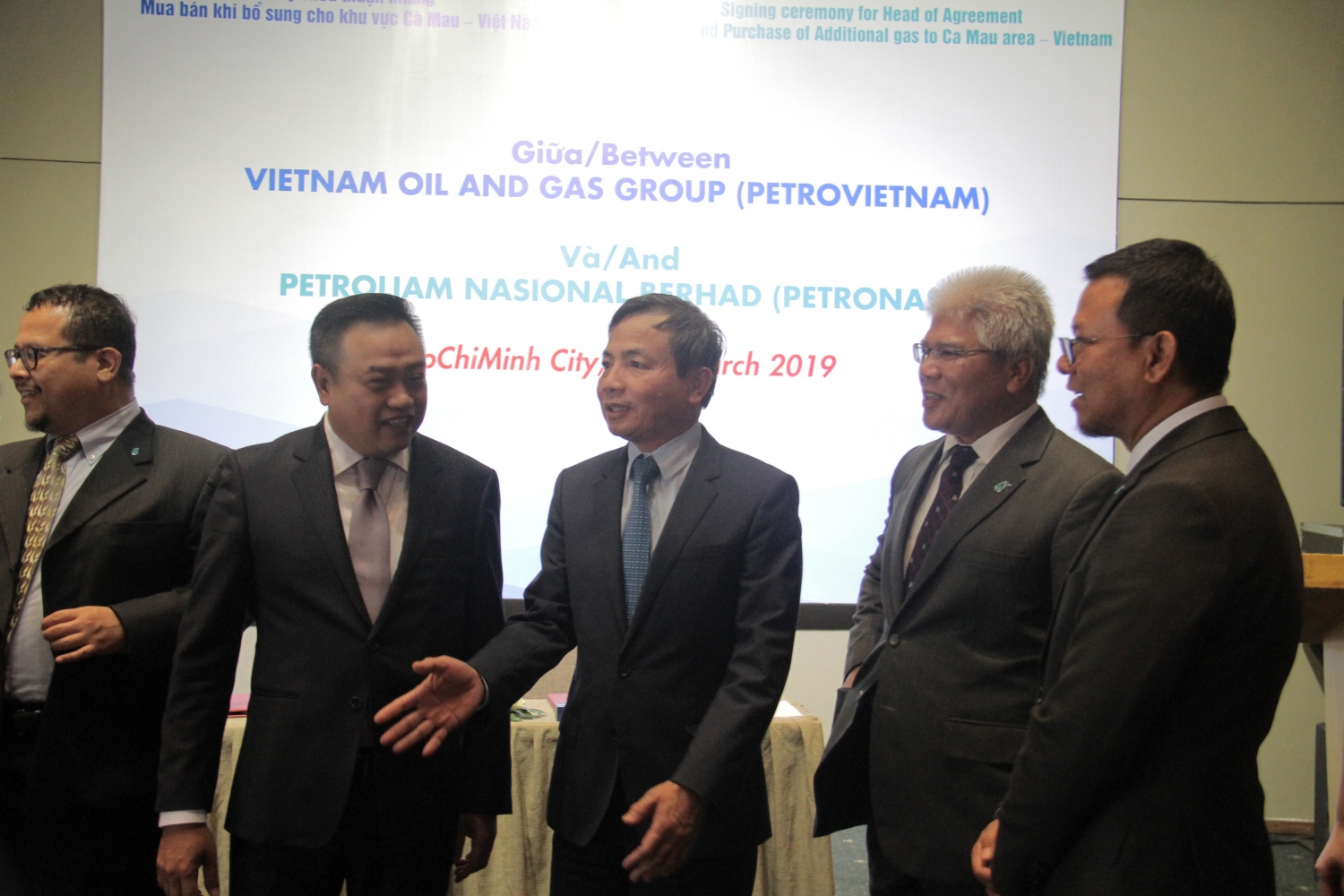 petrovietnam va petronas ky thoa thuan khung mua ban khi