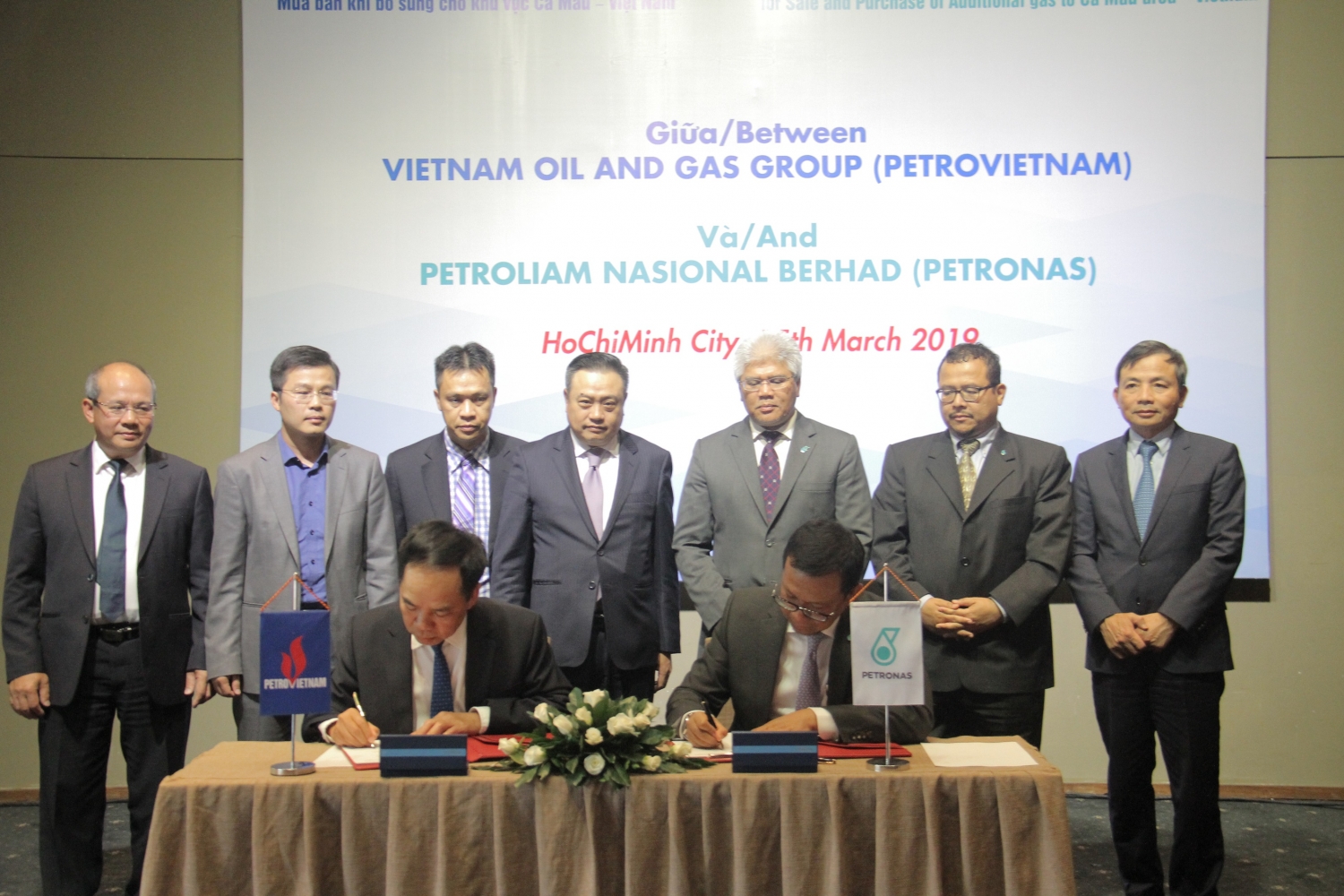 petrovietnam va petronas ky thoa thuan khung mua ban khi