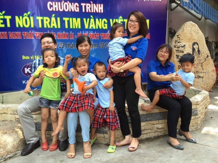 bien dong poc chung vui ngay quoc te thieu nhi voi tre em trung tam nhan dao que huong