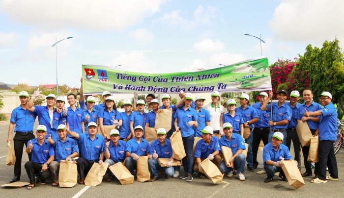 chuong trinh dap xe co dong va don dep bai bien cua doan thanh nien cng viet nam