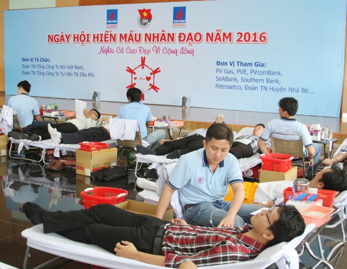 doan thanh nien pv gas to chuc chuong trinh hien mau nhan dao