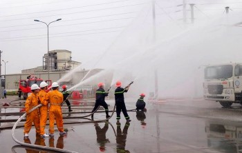 Diễn tập phương án chữa cháy và cứu nạn, cứu hộ tại Kho LPG Đình Vũ