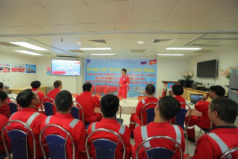 lanh dao biendong poc tham va lam viec tai gian khai thac hai thach moc tinh