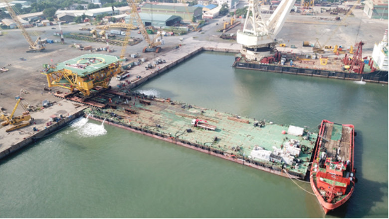 Vietsovpetro hạ thủy thành công Khối thượng tầng Giàn đầu giếng BK-21