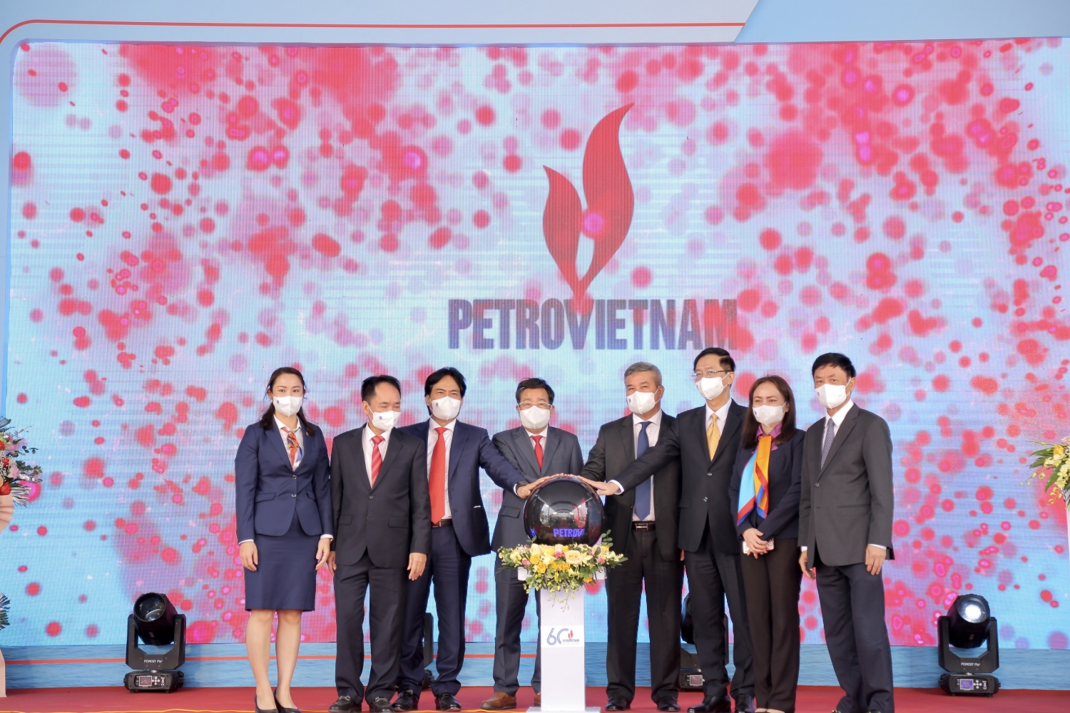 Petrovietnam tổ chức gắn biển Khu lưu niệm công trình khai thác Dầu khí đầu tiên tại Việt Nam, công bố Bộ nhận diện thương hiệu và ra mắt các ấn phẩm văn hóa