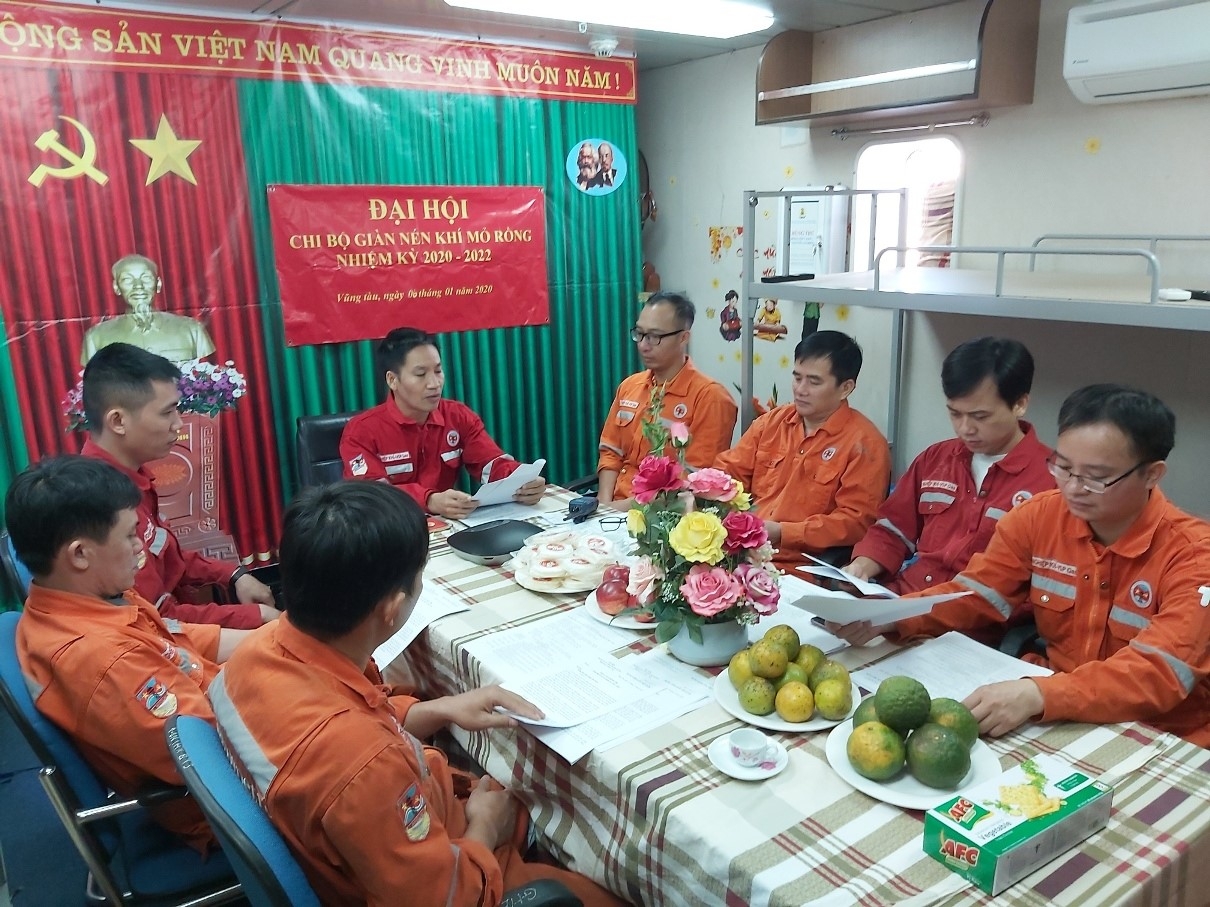 Đảng bộ Vietsovpetro: Công tác xây dựng Đảng trên các công trình biển
