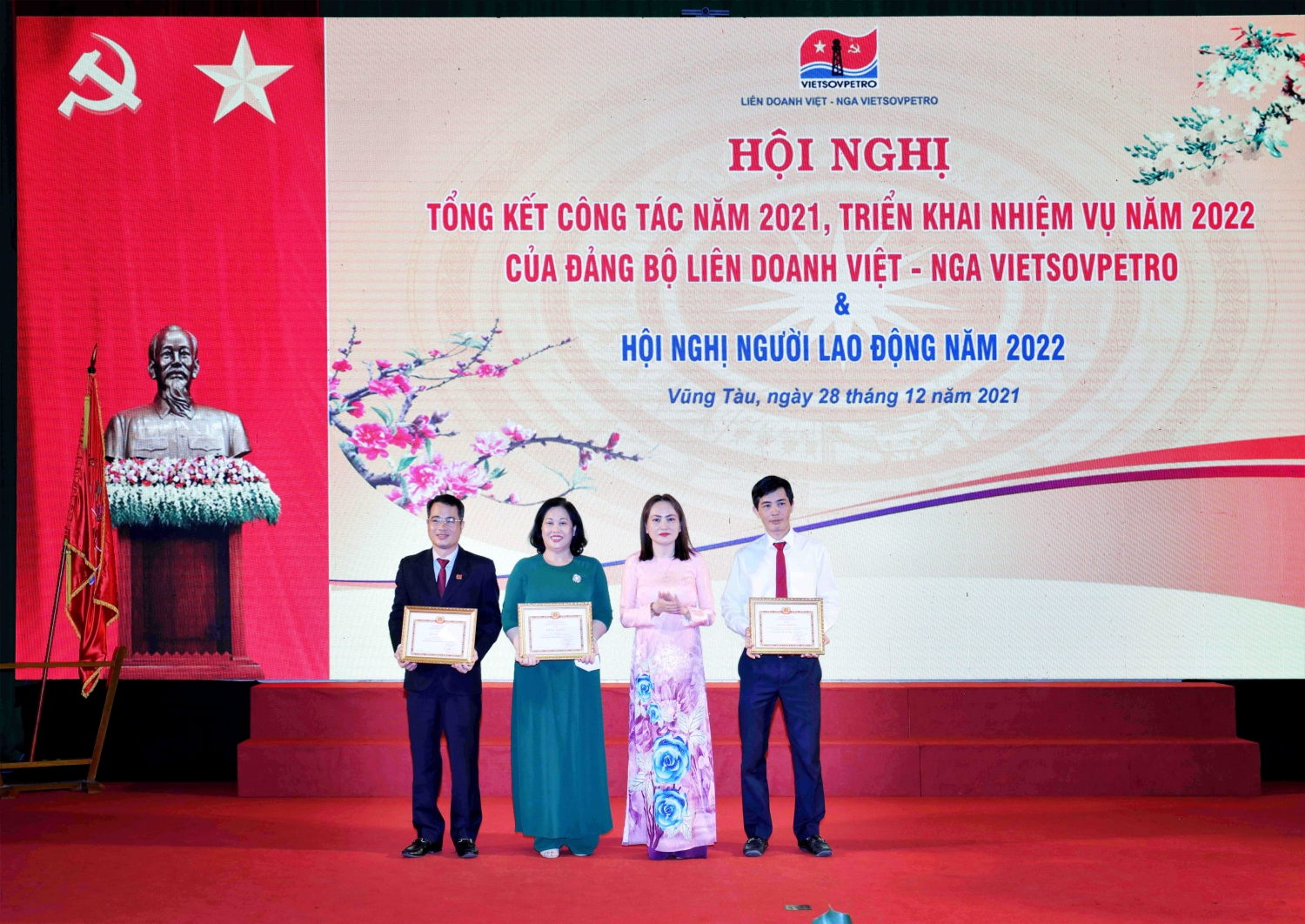 Vietsovpetro tổ chức Hội nghị Tổng kết công tác Đảng năm 2021 và Hội nghị Người lao động năm 2022
