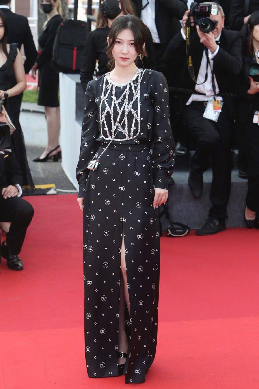 Dàn sao nổi tiếng thế giới cùng trang phục lộng lẫy và ấn tượng tại thảm đỏ Cannes