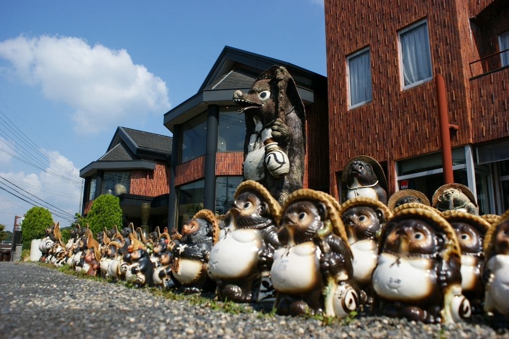 Tượng Shigaraki Tanuki – Danh vật biểu tượng cho sự may mắn ở Nhật Bản