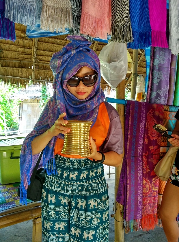 Tham quan làng Karen, gặp gỡ những phụ nữ cổ dài cuối cùng ở Chiang Mai