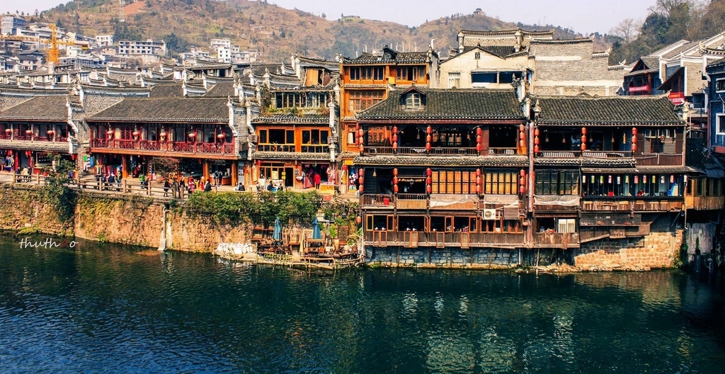 Ngẩn ngơ trước vẻ quyến rũ của Phượng Hoàng cổ trấn
